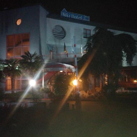 Hotel Niki Tribiano Exterior photo
